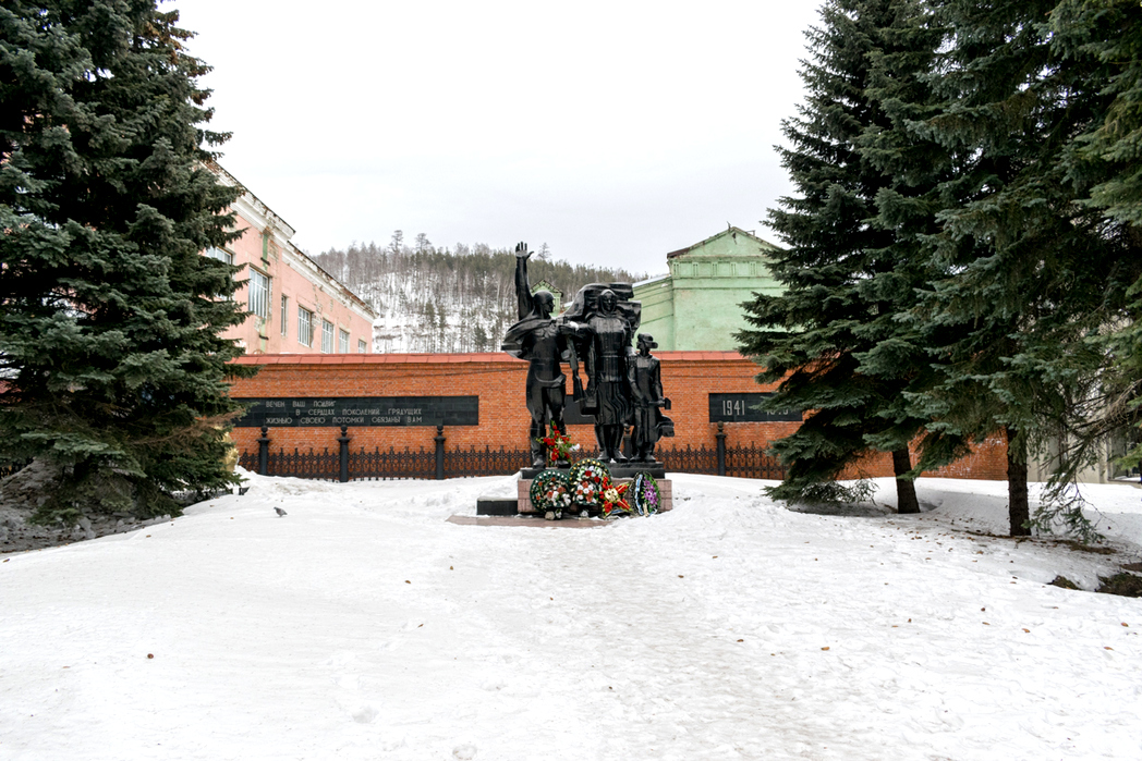 Памятник героям фронта и тыла — фото 3