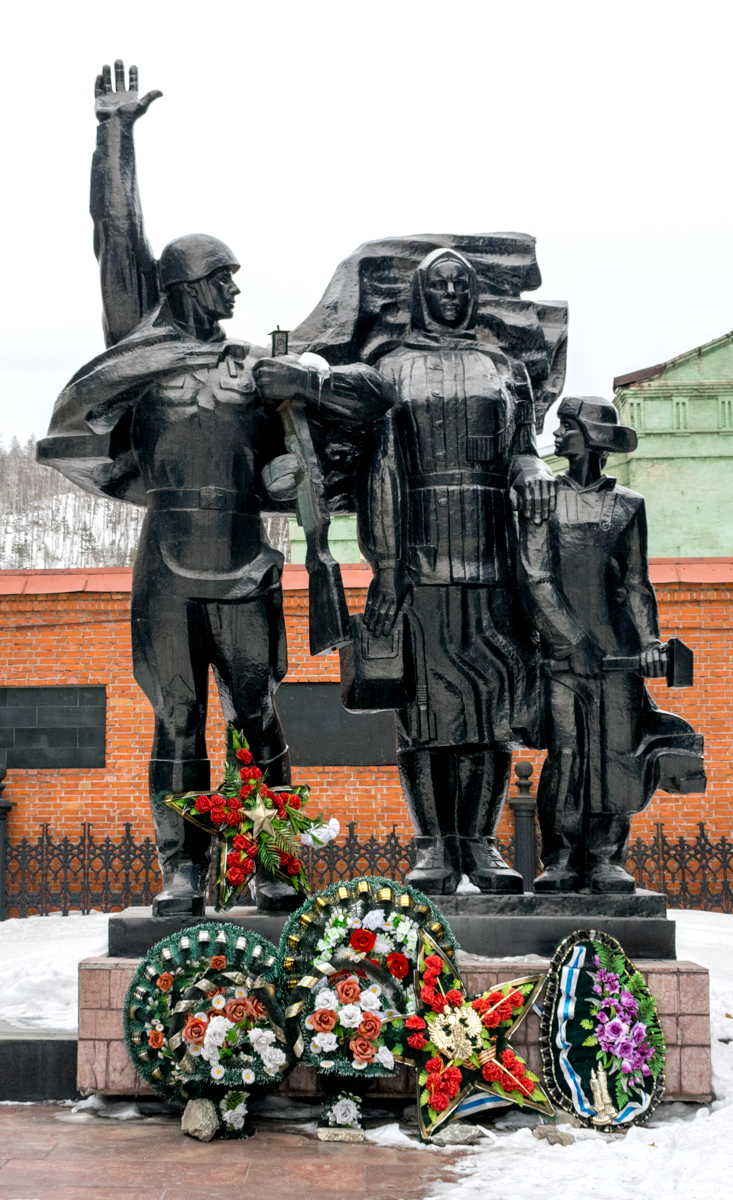 Памятник героям фронта и тыла — фото 4